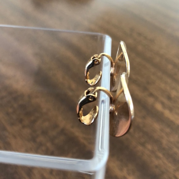 Vintage Avon curved disc spring clip on  earrings gold tone - Picture 7 of 16